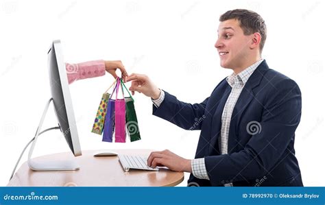 persona che fa acquisti compulsivi online