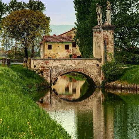 Paesaggio rurale con borgo