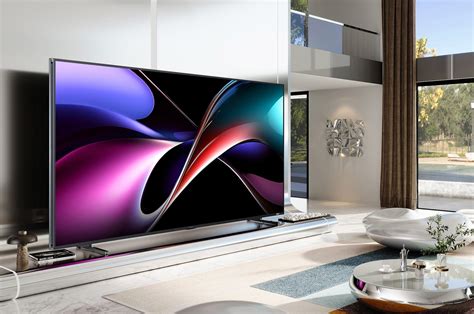 Schermo di un televisore che mostra notizie drammatiche, con persone che sembrano preoccupate