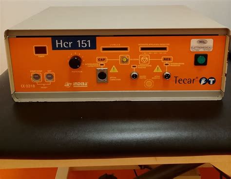 Apparecchiatura di tecarterapia in uso