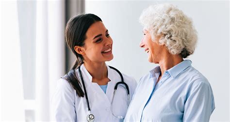 personale medico che assiste un paziente