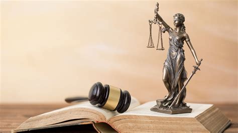 Illustrazione che rappresenta la figura paterna e la legge