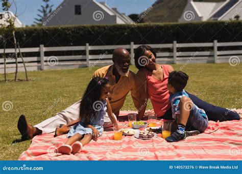 Famiglia che interagisce