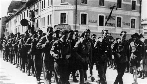 Immagine di Partigiani durante la Resistenza