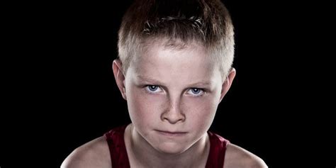 bambino con DDAI che fatica a concentrarsi