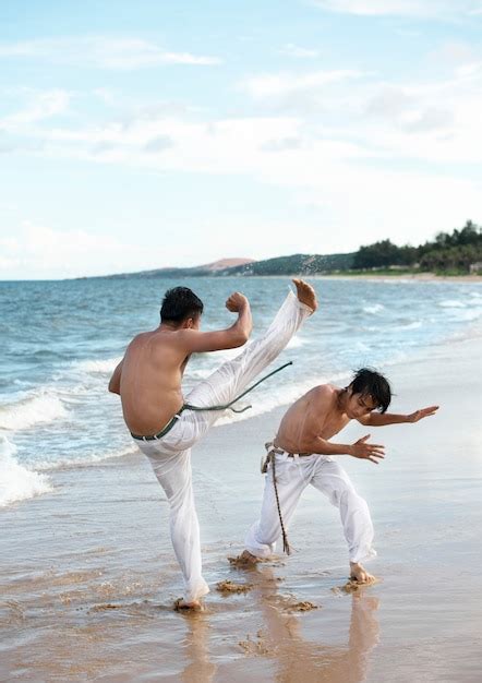 persone che praticano capoeira
