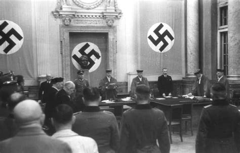 Un processo presso il Tribunale del Popolo nazista.