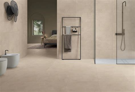 Bagno moderno con piastrelle in gres porcellanato