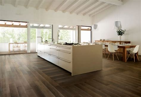 Esempi di gres porcellanato effetto legno