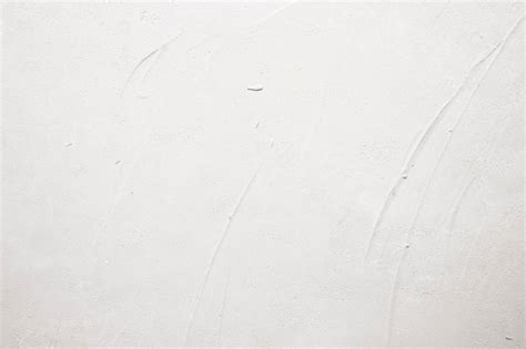 Primo piano di un muro con texture e piccole imperfezioni visibili.