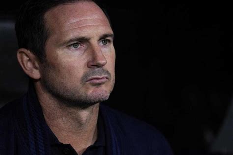 Frank Lampard che parla con un allenatore