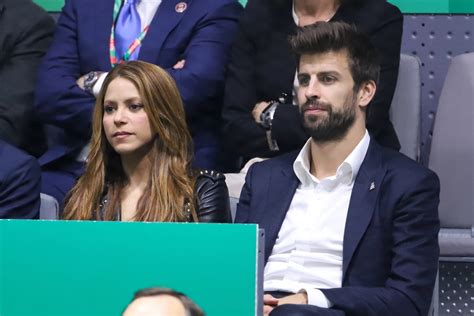 Gerard Piqué che parla in una conferenza