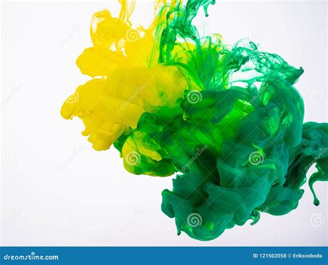 Immagine astratta di forme e colori che si dissolvono
