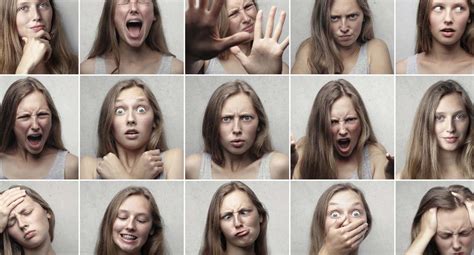 Diverse espressioni facciali umane