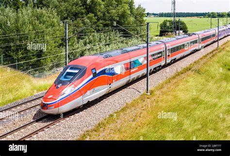 treno ad alta velocità Frecciarossa