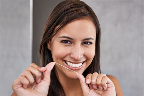 Guida all'uso corretto del filo interdentale