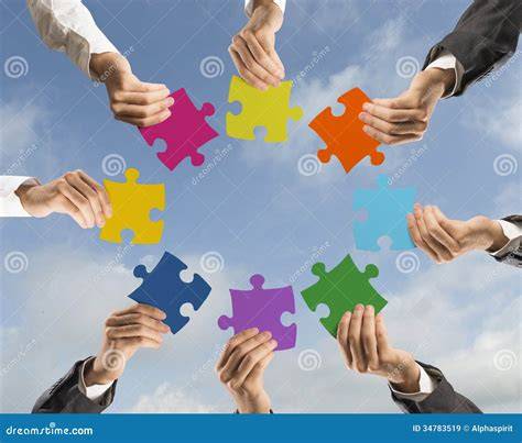 Persone che collaborano in un team