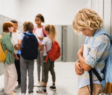 Bambino che si sente solo