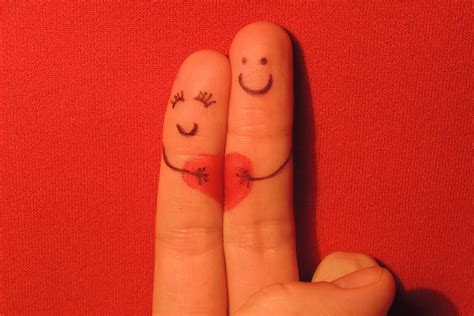 Coppia felice durante una fase iniziale di una relazione