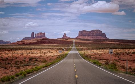 Una strada dritta e una strada tortuosa