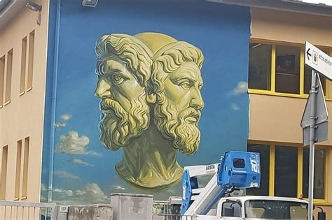 Simbolo di Giano bifronte, rappresentante le due facce di un'unica entità (magia e percezione psichica)