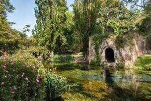 Raffigurazione di una ninfa in un ambiente montano