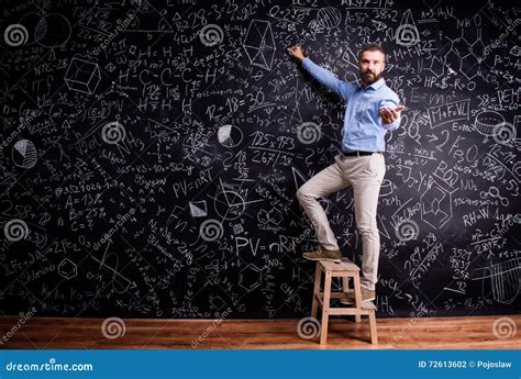 Scrittura sulla lavagna con simboli psicologici