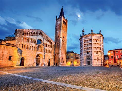 Vista panoramica di Parma con il Duomo in primo piano
