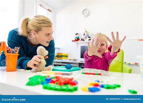 Bambini che partecipano a una sessione di terapia occupazionale