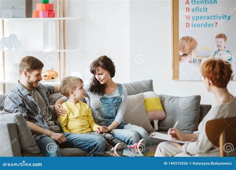 famiglia durante una sessione di terapia