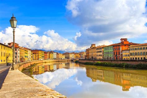 Vista panoramica di Pisa con il fiume Arno e i suoi ponti