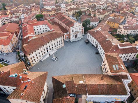 Piazza dei Cavalieri a Pisa con la Scuola Normale