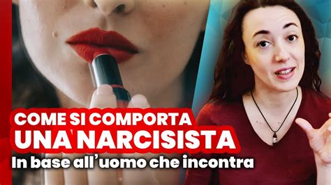 Narcisista che manipola una donna