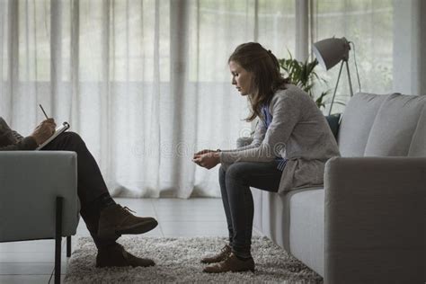 Terapeuta e paziente durante una sessione di EMDR