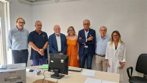 Commissione medica locale che valuta un candidato alla patente