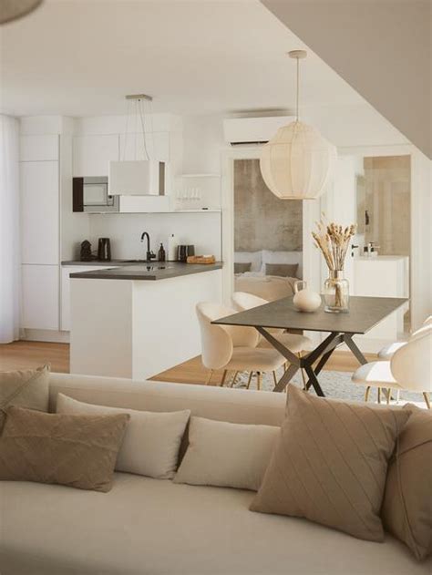 Interno di una sala relax con angolo cottura in una villa moderna