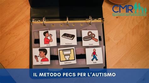 Bambino che utilizza il metodo PECS