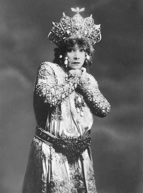 Sarah Bernhardt in costume di scena