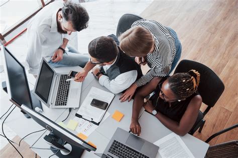 persone che collaborano in ufficio