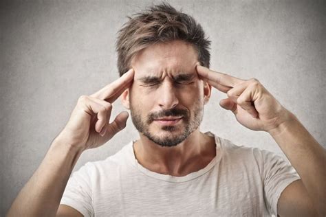 Persona che si concentra su se stessa