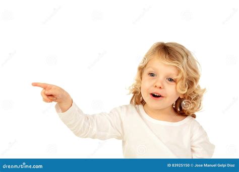 Bambino che indica un oggetto