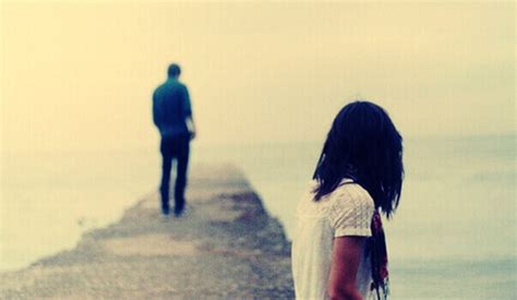 Coppia che si allontana