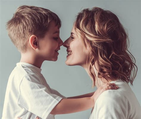 Madre e figlio che parlano