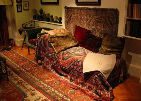 Sigmund Freud e il suo lettino