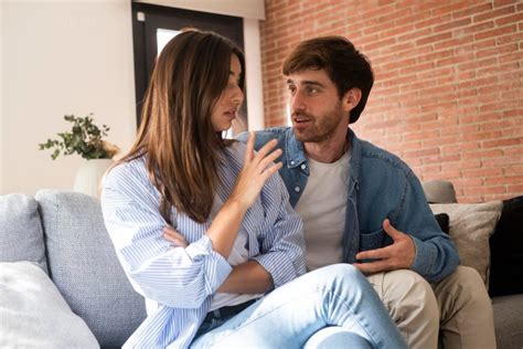 Coppia che comunica apertamente sui propri sentimenti