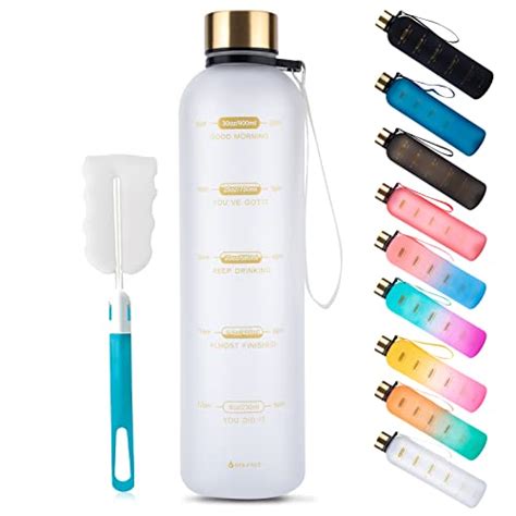 bottiglia d'acqua con un promemoria per bere