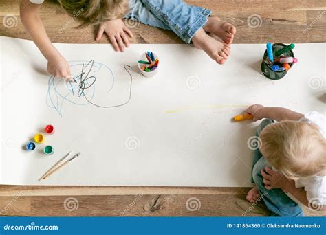 Bambini che dipingono