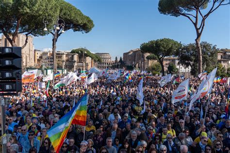 Immagine di persone che partecipano a un evento di supporto per caregiver