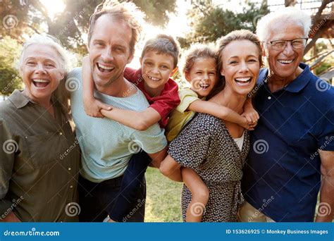 Fotografie di famiglia di diverse generazioni