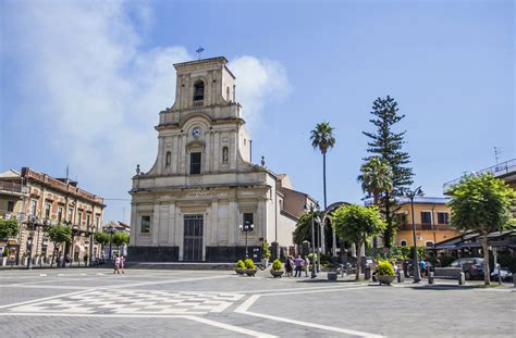 Mappa di San Giovanni La Punta con evidenziata la posizione approssimativa di un'attività commerciale generica